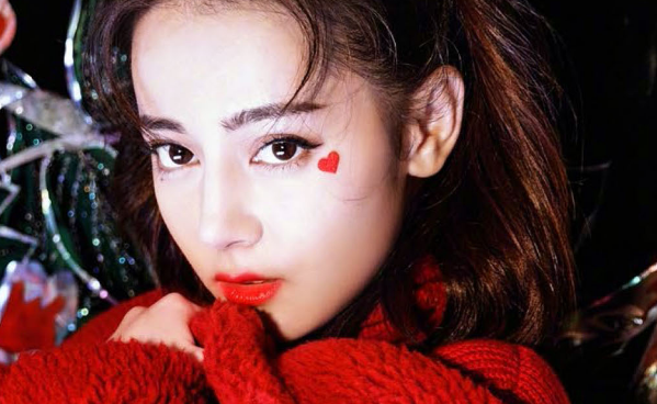 说说图片：看着你们幸福的笑脸，我却在心里悲伤的哭泣