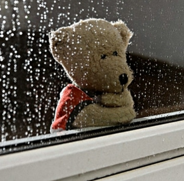 下雨天的经典说说：东京下雨，淋湿巴黎