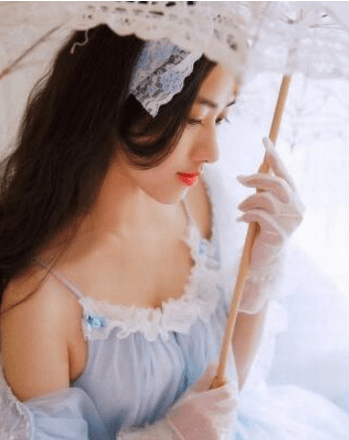 伤感的爱情说说图片：别回头看，身后万千灯盏，都不是归处