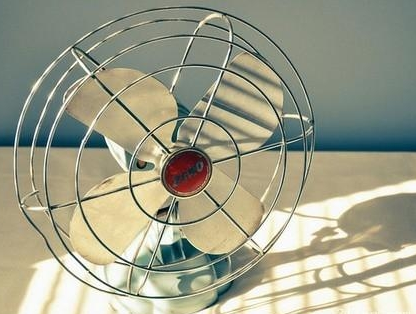 励志说说图片：自己再不堪，也是自己，独一无二的自己