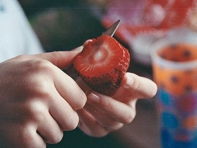 感伤的话语图片：你如此善解人意，必定是因为缺少关爱
