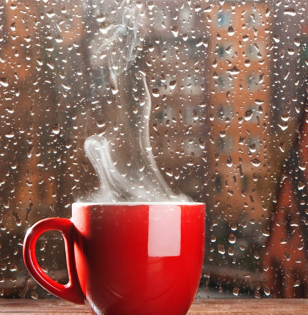 下雨天说说大全：妈妈说过，仰望天空的孩子并不是忧郁