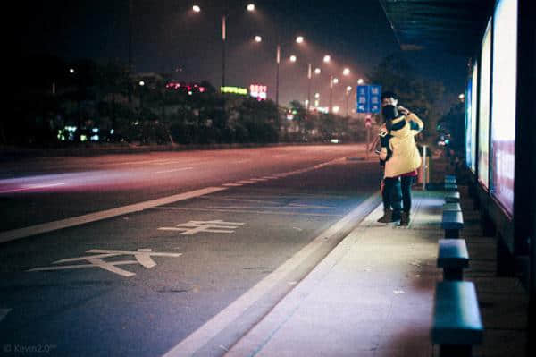 爱比恨多