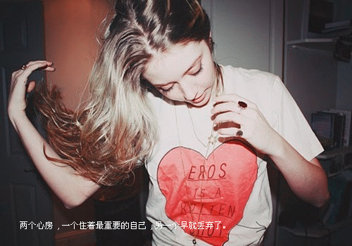 心情差的句子 孤独的流浪，一个人漫步在街角