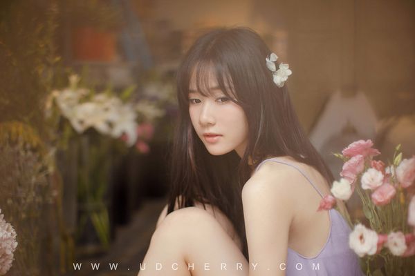 悲伤文字图片 别哭出声,很多人等着看你疼