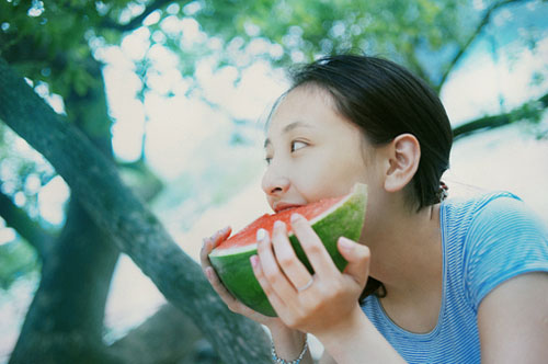 qq伤感留言句子 不怕别人看不起，就怕自己不努力