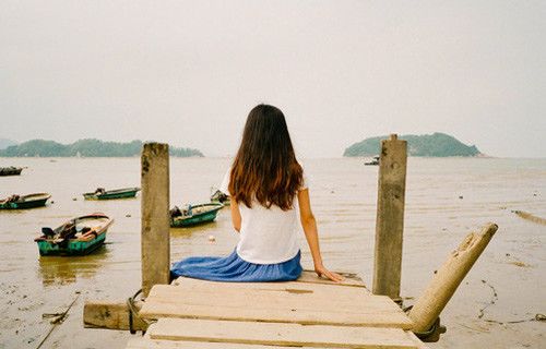 积极人生格言：放下过往，憧憬未来，珍惜当下