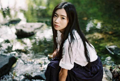 深情女子泪滴如珠的感慨