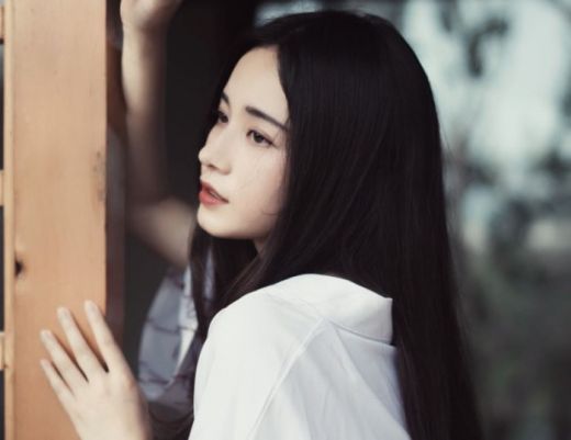 青春是如此忧伤,在这个季节我们学会了感伤