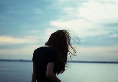 心碎的话语：无需成为众人的焦点，别让自己过于疲惫