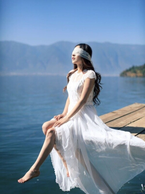 经典说说别人必赞:以前喜欢长得好看的,现在喜欢关系不乱的2
