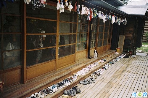 适合一个人雨夜里难过时候发的伤感悲伤说说2