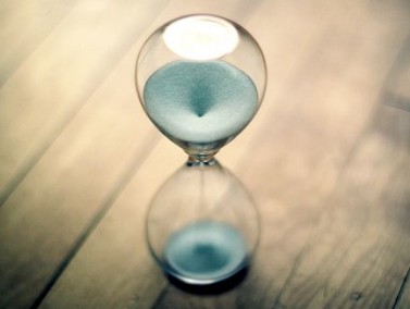 心情郁闷的QQ说说:心里藏着一个人,不敢说、不敢碰。